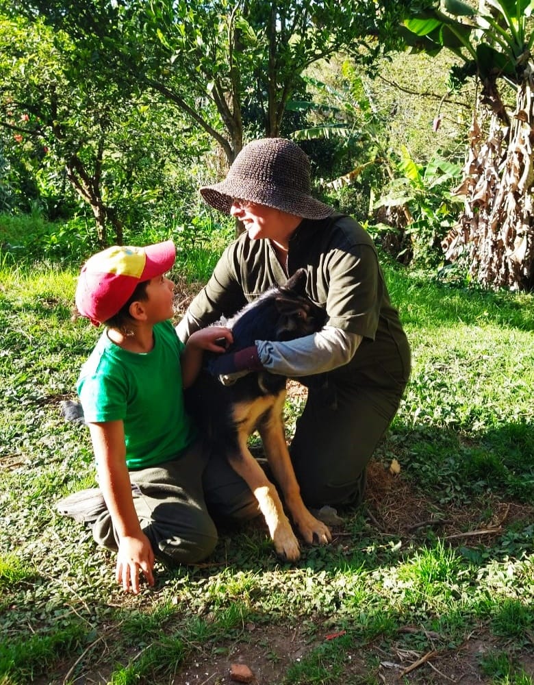 Cristiana Montoya Rodas (Colombia),  madre de Eliot Ospina  de 7 años, quien es educado en casa.